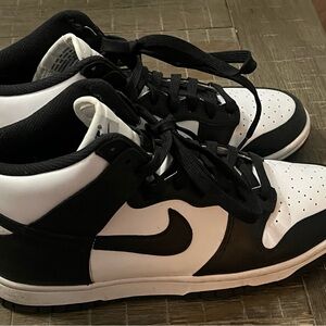 Nike Men's Black and White DUNK Sneakers